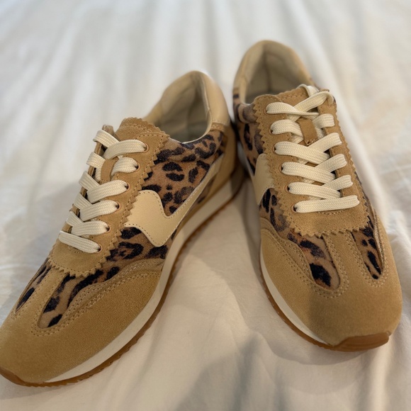 Dolce Vita Notice Sneakers - Picture 1 of 5